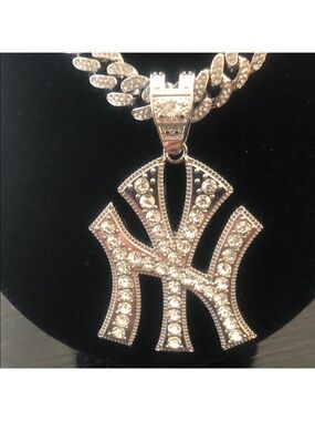 Cuban Chain Necklace with NY
Pendant size 18
